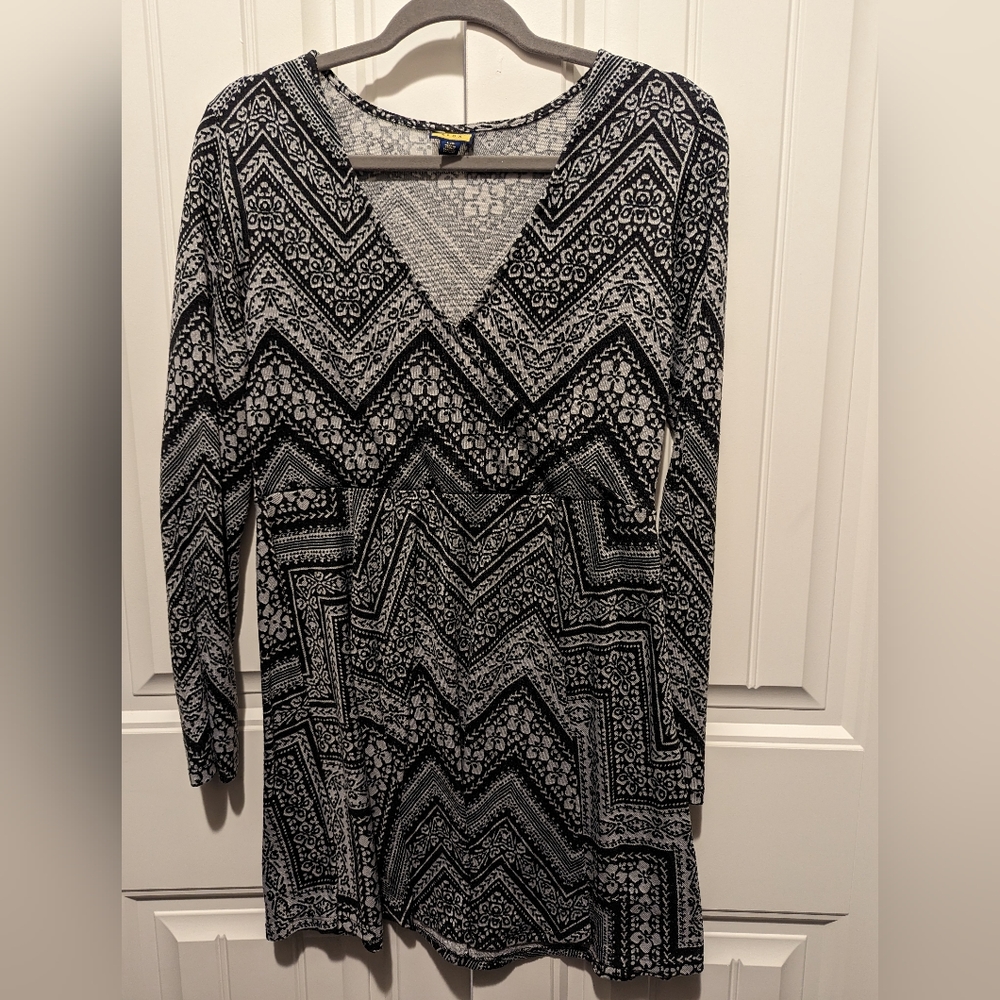 Women's Grey & Black A-Line, V-Neck Tunic, Size L